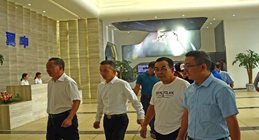 涪陵区委书记及宗申产业集团董事局主席莅临ylzz总站线路检测中心参观指导