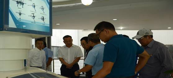 涪陵区委书记及宗申产业集团董事局主席莅临ylzz总站线路检测中心参观指导(图2)